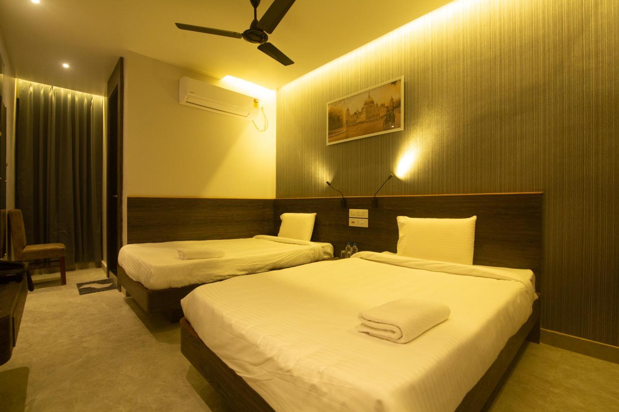 Hotel Palace View Murshidabad Exteriör bild